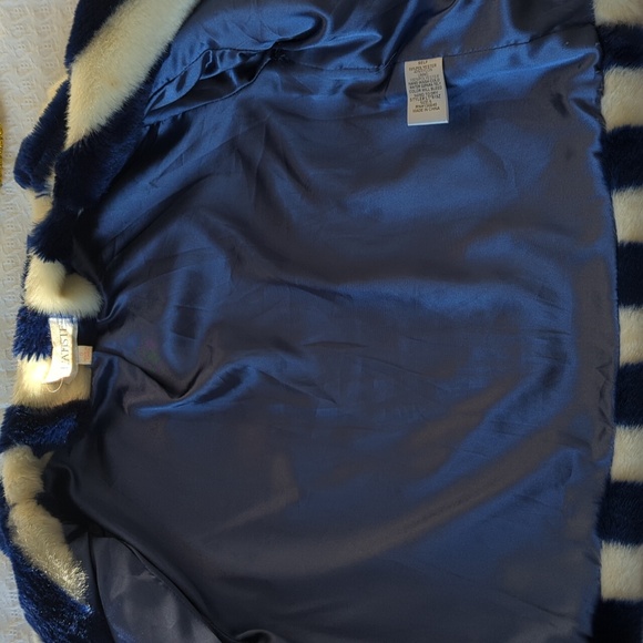 Faux fur Short Jacket - Picture 8 of 10